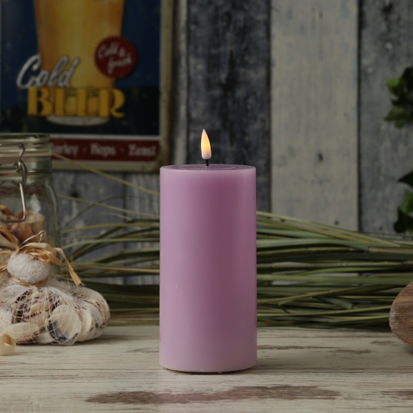 LED Stumpenkerze MIA - Echtwachs - realistische 3D Flamme - H: 15cm - D: 7,5cm - lavendel