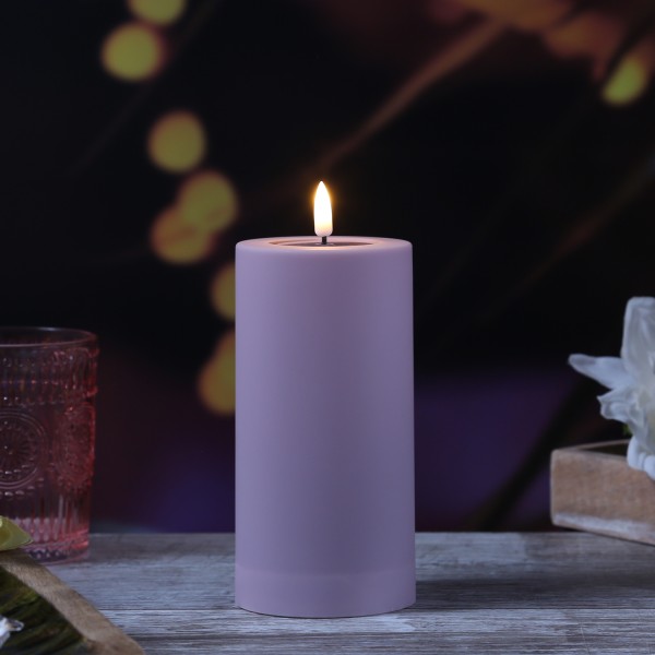 LED Stumpenkerze MIA - Kunststoff - 3D Flamme - H: 15cm - D: 7,5cm - für Außen - pastell lila