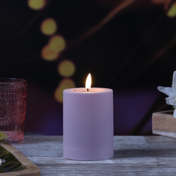LED Stumpenkerze MIA - Kunststoff - 3D Flamme - H: 10cm - D: 7,5cm - für Außen - pastell lila