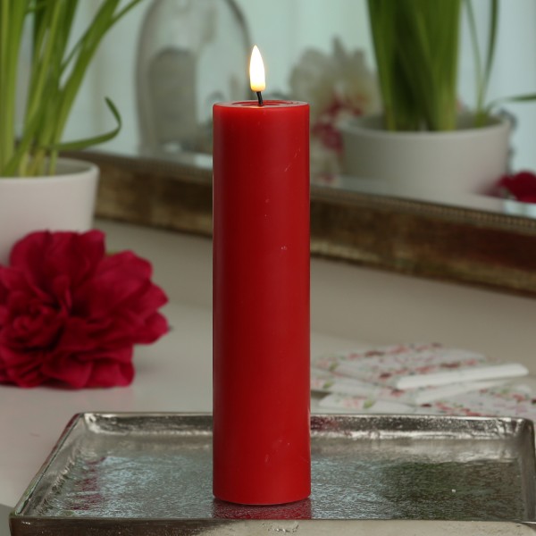 LED Stumpenkerze MIA - Echtwachs - realistische 3D Flamme - H: 20cm - D: 5cm - rot